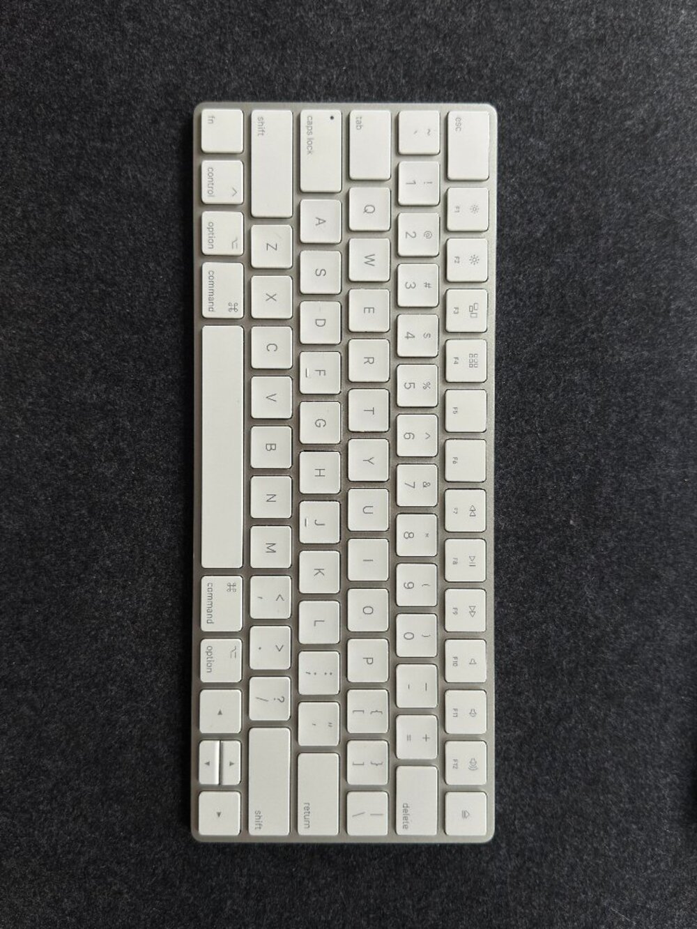 Apple Magic Keyboard — Silver/White (A1644)